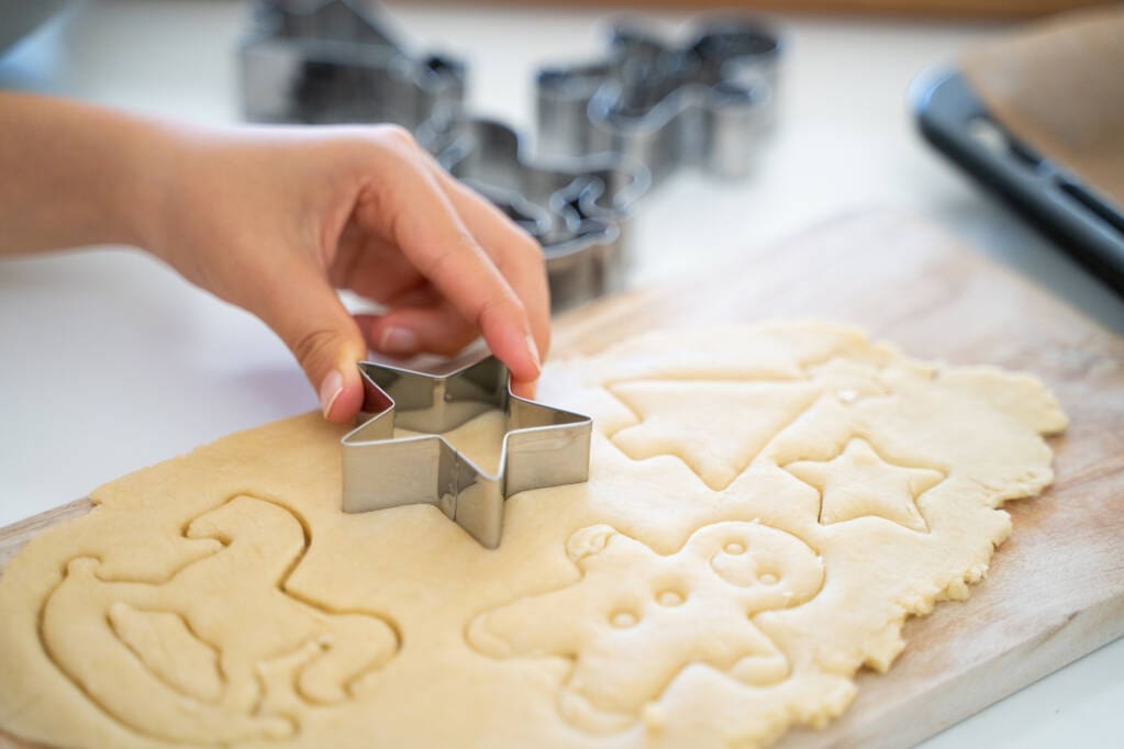 星型クッキーを作っている様子